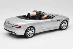 Aston Martin DB9 Volante Sølv Minichamps 1:18 150137334 Metal — billede 3 af 8