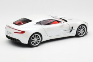 Aston Martin One-77 Morning Frost Hvid AUTOart 1:18 70244 Metal — billede 3 af 8