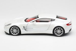 Aston Martin One-77 Morning Frost Hvid AUTOart 1:18 70244 Metal — billede 4 af 8