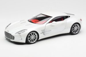 Aston Martin One-77 Morning Frost Hvid AUTOart 1:18 70244 Metal