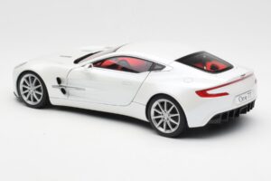 Aston Martin One-77 Morning Frost Hvid AUTOart 1:18 70244 Metal — billede 7 af 8