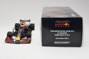 Aston Martin Red Bull Racing RB15 #33 M. Verstappen Winner Brazil GP 2019 Minichamps 1:18 110191933 Metal — billede 6 af 6