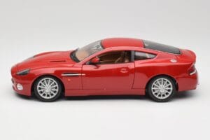Aston Martin V12 Vanquish Rød Bburago 1:18 34063 Metal — billede 4 af 8