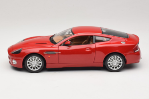 Aston Martin V12 Vanquish Rød Bburago 1:18 33334063 Metal — billede 4 af 8