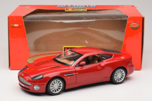 Aston Martin V12 Vanquish Rød Bburago 1:18 33334063 Metal — billede 8 af 8