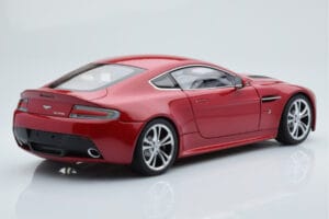 Aston Martin V12 Vantage Rød AUTOart 1:18 70208 Metal — billede 3 af 8