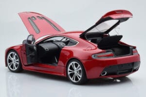 Aston Martin V12 Vantage Rød AUTOart 1:18 70208 Metal — billede 5 af 8