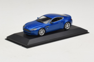 Aston Martin V8 Vantage Blue Metallic Minichamps 1:43 400137422 Metal — billede 2 af 4