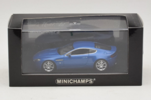 Aston Martin V8 Vantage Blue Metallic Minichamps 1:43 400137422 Metal — billede 4 af 4