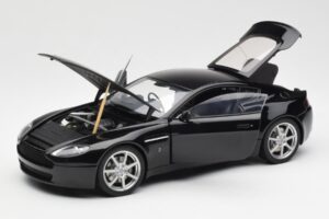 Aston Martin V8 Vantage Onyx Sort AUTOart 1:18 70202 Metal — billede 2 af 8
