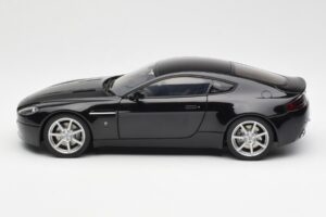 Aston Martin V8 Vantage Onyx Sort AUTOart 1:18 70202 Metal — billede 4 af 8
