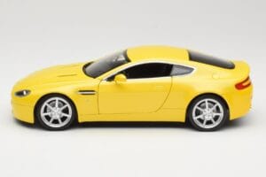 Aston Martin V8 Vantage Gul Hot Wheels 1:18 G7159 Metal — billede 4 af 8