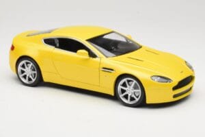 Aston Martin V8 Vantage Gul Hot Wheels 1:18 G7159 Metal — billede 6 af 8