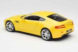 Aston Martin V8 Vantage Gul Hot Wheels 1:18 G7159 Metal — billede 7 af 8