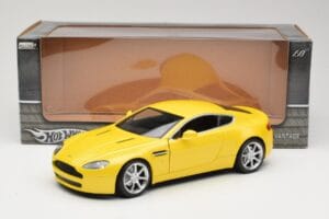 Aston Martin V8 Vantage Gul Hot Wheels 1:18 G7159 Metal — billede 8 af 8