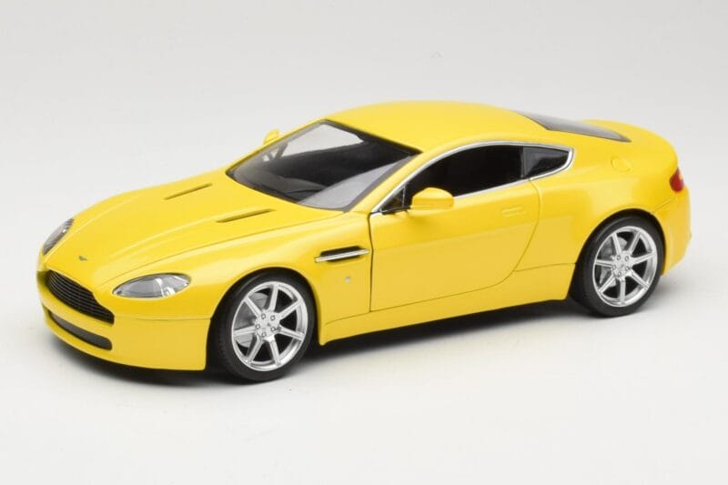 Aston Martin V8 Vantage Gul Hot Wheels 1:18 G7159 Metal