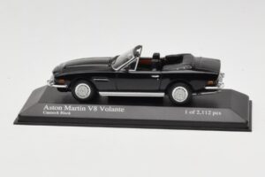 Aston Martin V8 Volante Sort Minichamps 1:43 400137730 Metal
