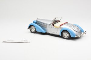 Audi 225 Front Roadster Blå Sølv CMC 1:18 M-075B Metal — billede 5 af 6