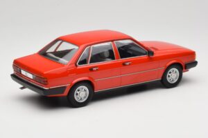 Audi 80 B2 GLS Rød MCG 1:18 MCG18526 Metal — billede 2 af 6