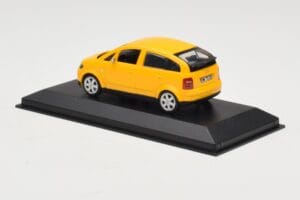 Audi A2 8Z Gul Minichamps 1:43 AUDI005 Metal — billede 3 af 4
