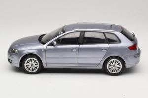 Audi A3 8P Sportback Light Blue Metallic Kyosho 1:18 5010403025 Metal — billede 4 af 8