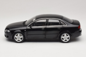 Audi A4 B6 3.2 Quattro Sort Minichamps 1:18 5010404125 Metal — billede 4 af 8