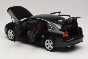 Audi A4 B6 3.2 Quattro Sort Minichamps 1:18 5010404125 Metal — billede 5 af 8