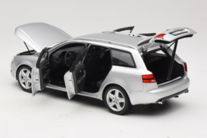 Audi A4 B7 3.2 Quattro Avant Sølv Minichamps 1:18 5010404215 Metal — billede 5 af 8