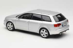 Audi A4 B7 3.2 Quattro Avant Sølv Minichamps 1:18 5010404215 Metal — billede 7 af 8