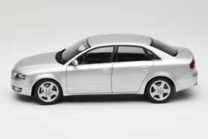 Audi A4 B7 Sølv Minichamps 1:18 100014402 Metal — billede 4 af 8