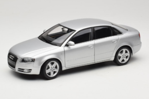 Audi A4 B7 Sølv Minichamps 1:18 100014402 Metal
