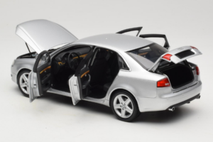 Audi A4 B7 Sølv Minichamps 1:18 100014402 Metal — billede 5 af 8