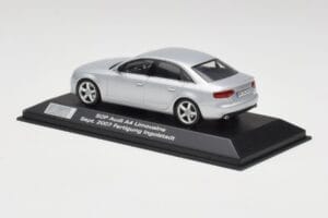 Audi A4 B8 3.2 Quattro Ice Sølv Minichamps 1:43 5010704113 Metal — billede 3 af 4