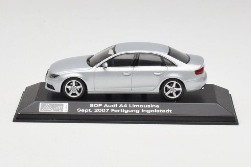 Audi A4 B8 3.2 Quattro Ice Sølv Minichamps 1:43 5010704113 Metal