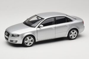 Audi A4 B8 3.2 Quattro Sølv Minichamps 1:18 5010404115 Metal