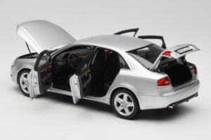 Audi A4 B8 3.2 Quattro Sølv Minichamps 1:18 5010404115 Metal — billede 5 af 8