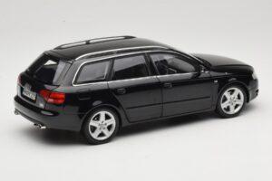 Audi A4 B8 Avant 3.2 Quattro Sort Minichamps 1:18 5010404225 Metal — billede 3 af 8