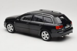 Audi A4 B8 Avant 3.2 Quattro Sort Minichamps 1:18 5010404225 Metal — billede 7 af 8