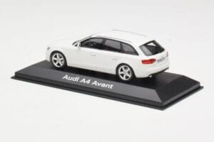 Audi A4 B8 Avant Ibis White Minichamps 1:43 5010804213 Metal — billede 3 af 4