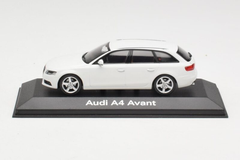 Audi A4 B8 Avant Ibis White Minichamps 1:43 5010804213 Metal
