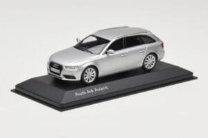 Audi A4 B8 Avant Ice Silver Minichamps 1:43 5011204213 Metal — billede 2 af 4