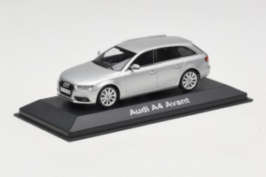 Audi A4 B8 Avant Ice Silver Minichamps 1:43 5011204213-R1 Metal — billede 2 af 4