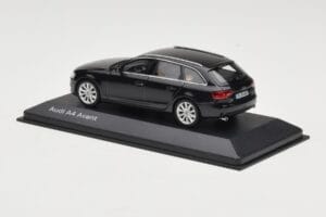 Audi A4 B8 Avant Phantom Black Minichamps 1:43 5011204223 Metal — billede 3 af 4