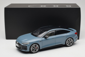 Audi A5L Sportback Gråblå OEM 1:18 ZAM60004B Metal — billede 8 af 8