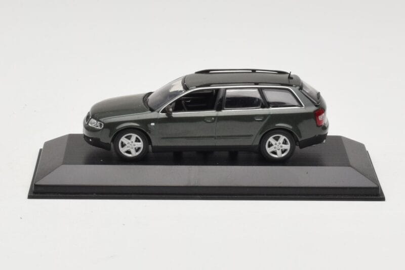 Audi A6 C5 Avant Mørkegrå Minichamps 1:43 AUDI006 Metal