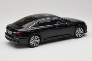 Audi A6L C8 Sort Paudi Model 1:18 42499 Metal — billede 3 af 8