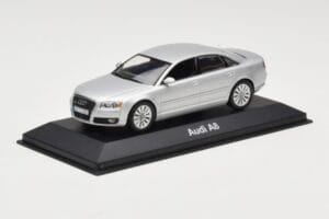 Audi A8 D3 Lys Sølv Minichamps 1:43 5010508113 Metal — billede 2 af 4