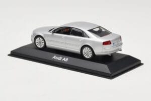 Audi A8 D3 Lys Sølv Minichamps 1:43 5010508113 Metal — billede 3 af 4