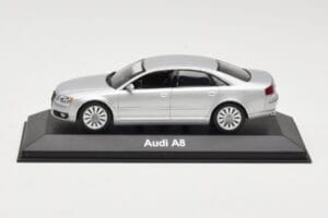 Audi A8 D3 Lys Sølv Minichamps 1:43 5010508113 Metal