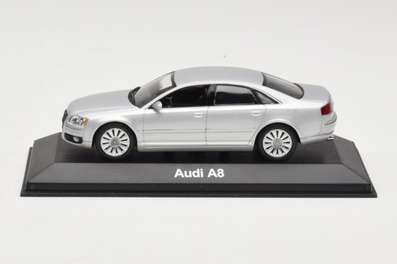 Audi A8 D3 Lys Sølv Minichamps 1:43 5010508113 Metal